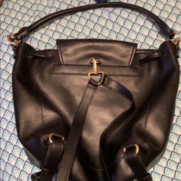 a polo back pack that can also be a hang bag - Picture 3 of 6